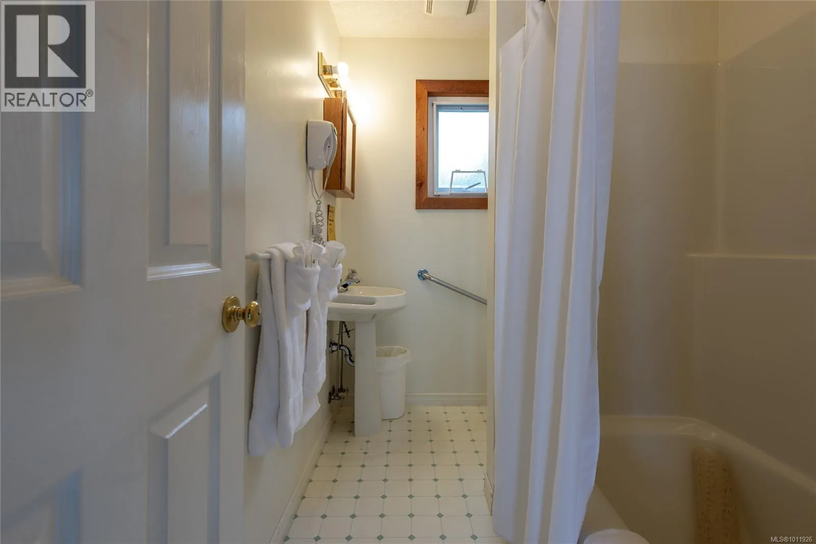 DL2264 Hidden Cove