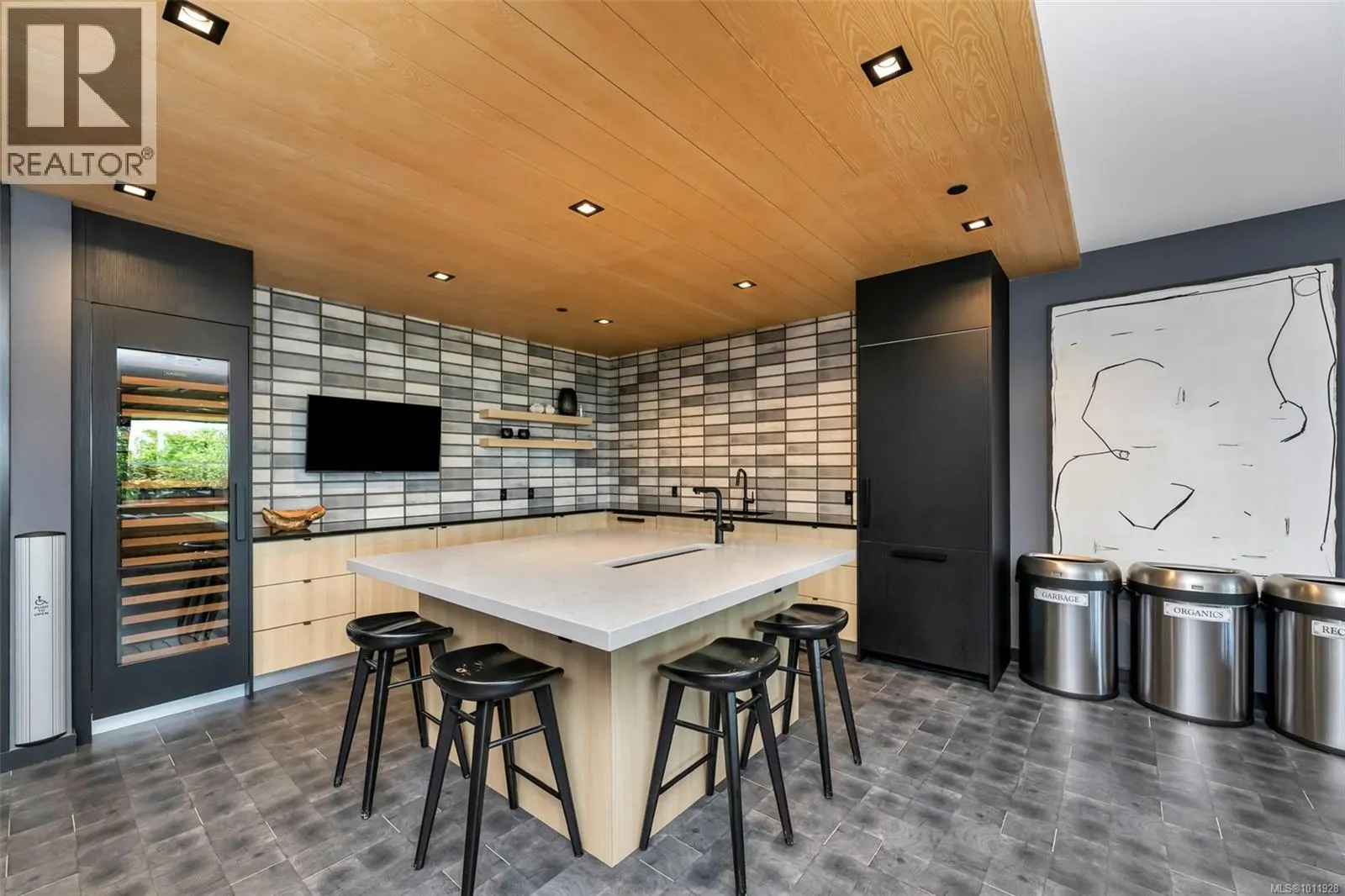 1108 363 Tyee Rd