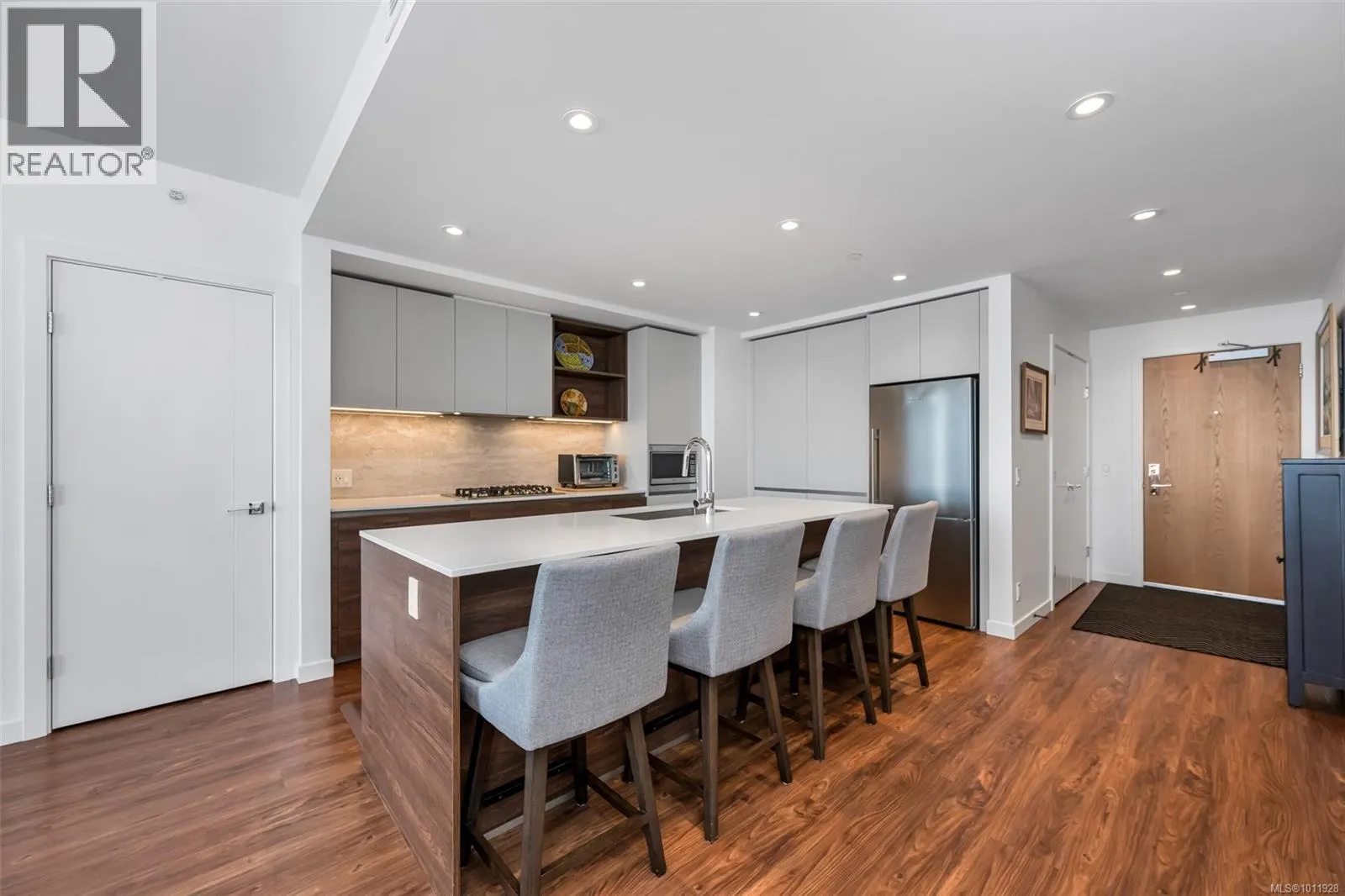 1108 363 Tyee Rd