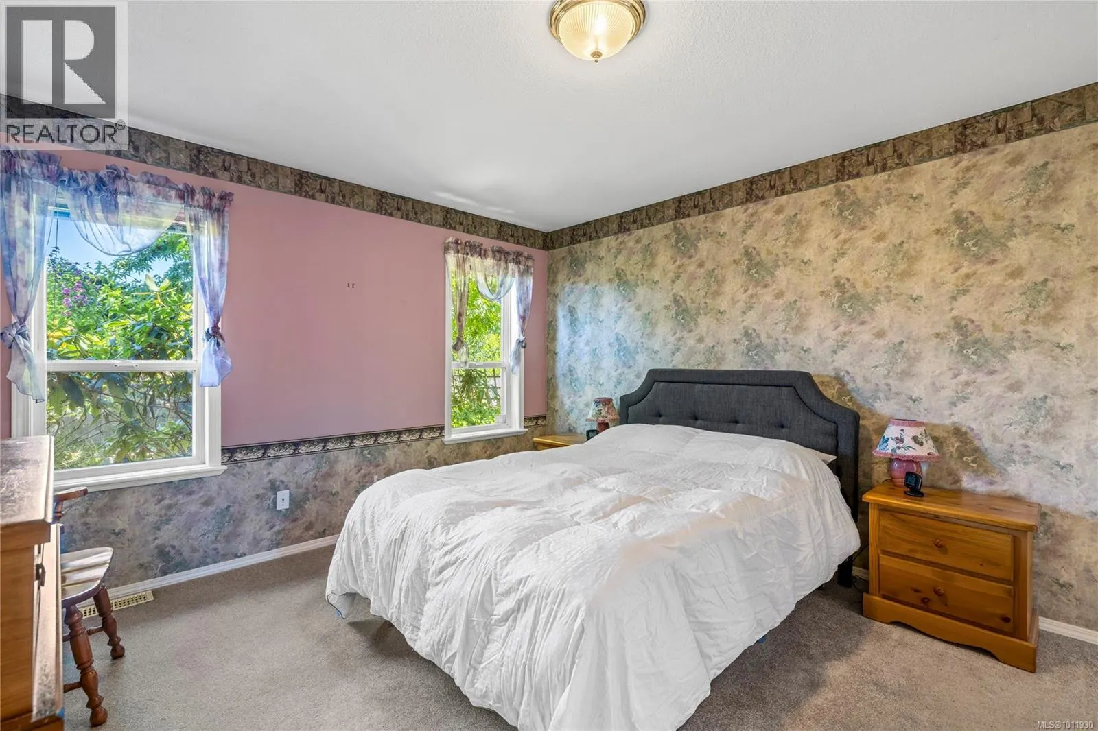 560 Country Club Dr