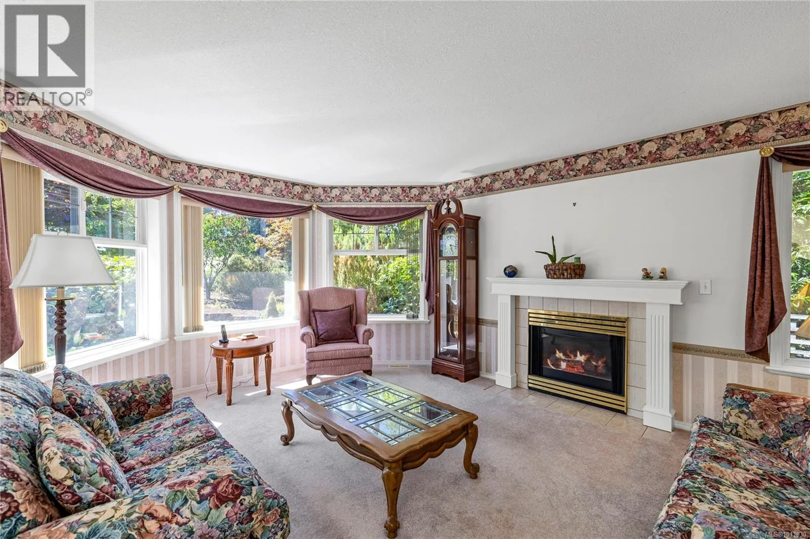 560 Country Club Dr