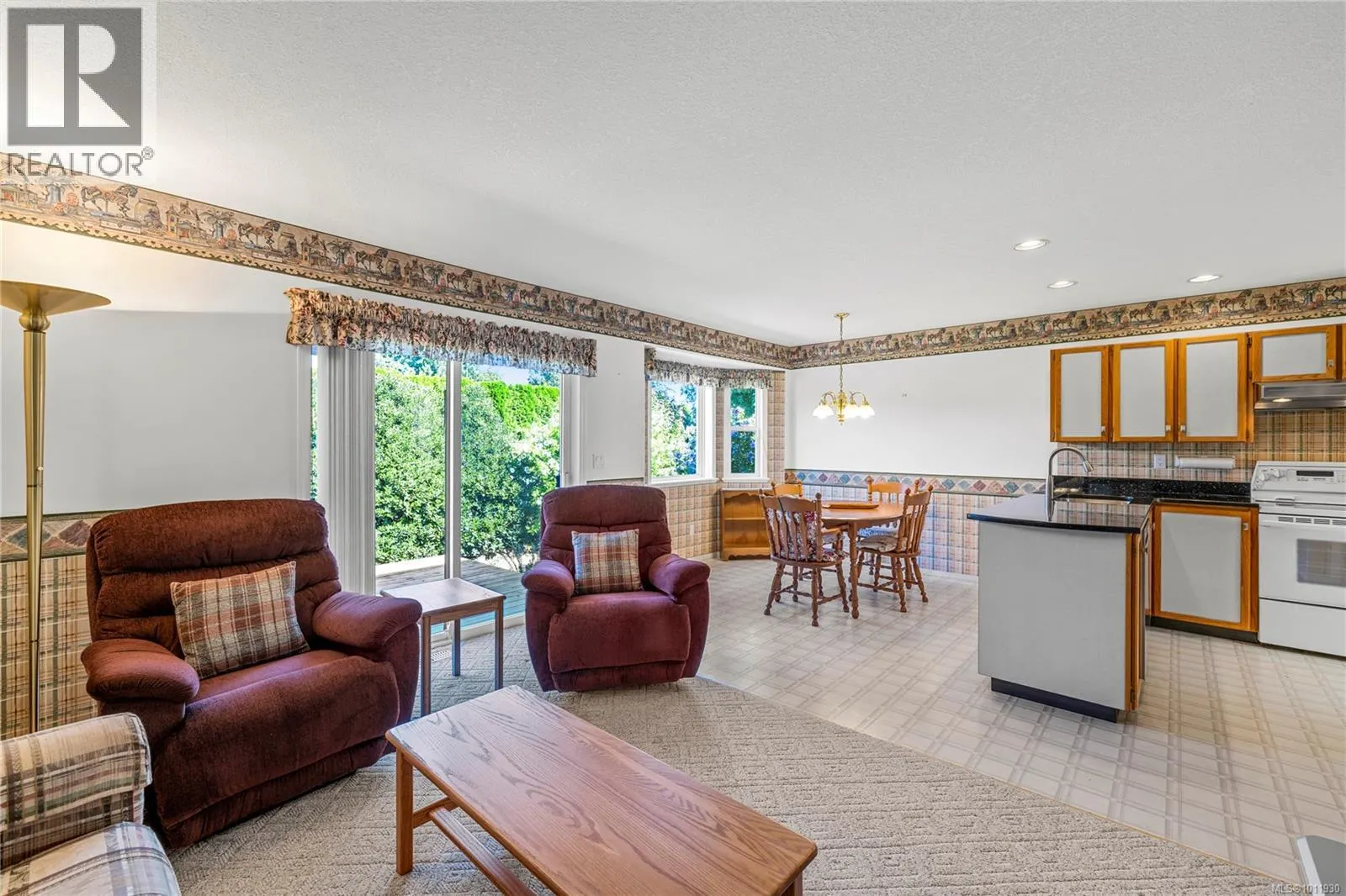 560 Country Club Dr