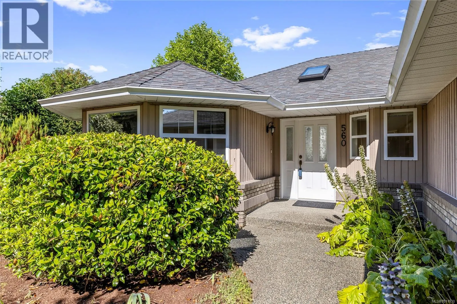 560 Country Club Dr