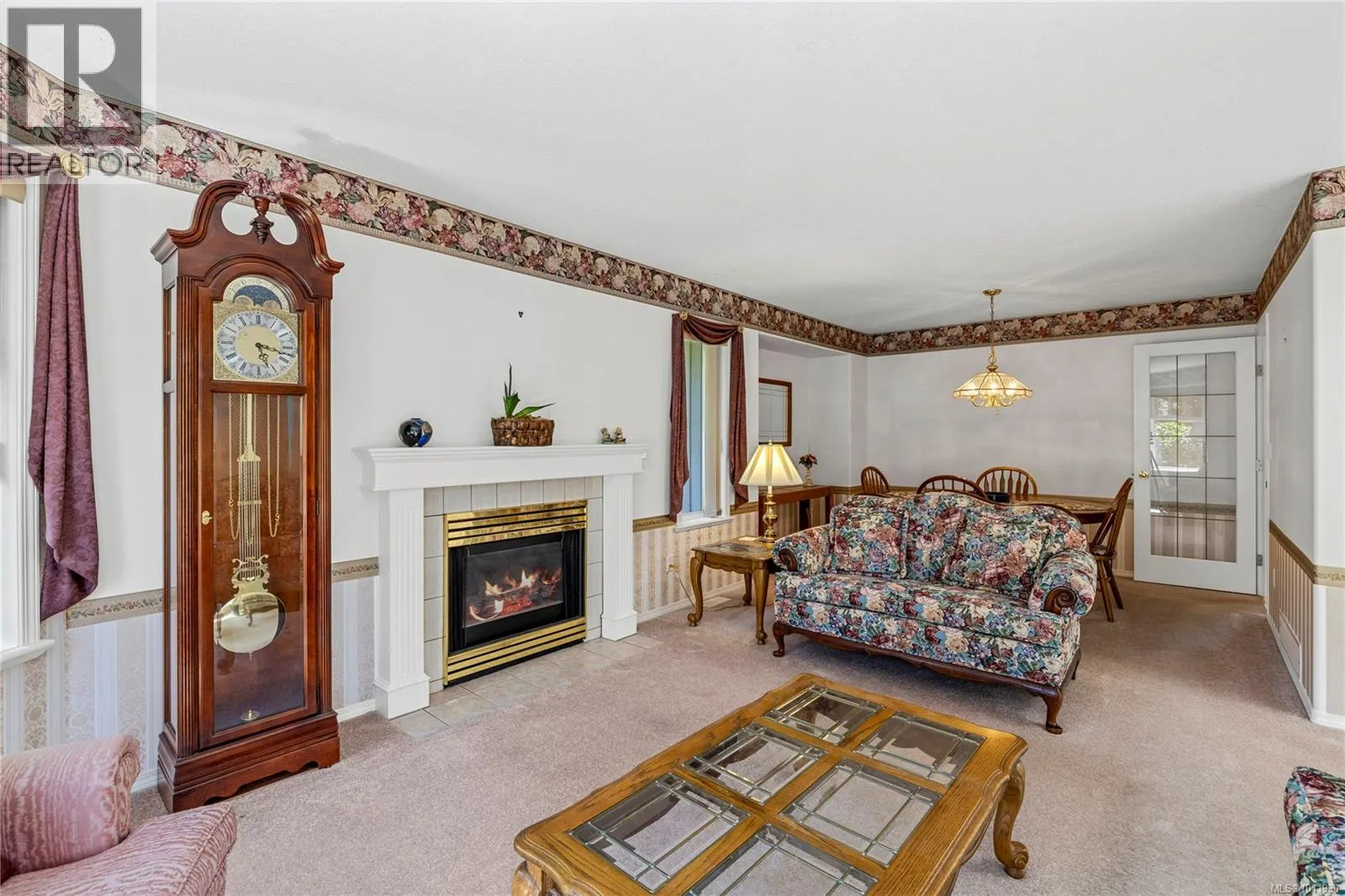560 Country Club Dr