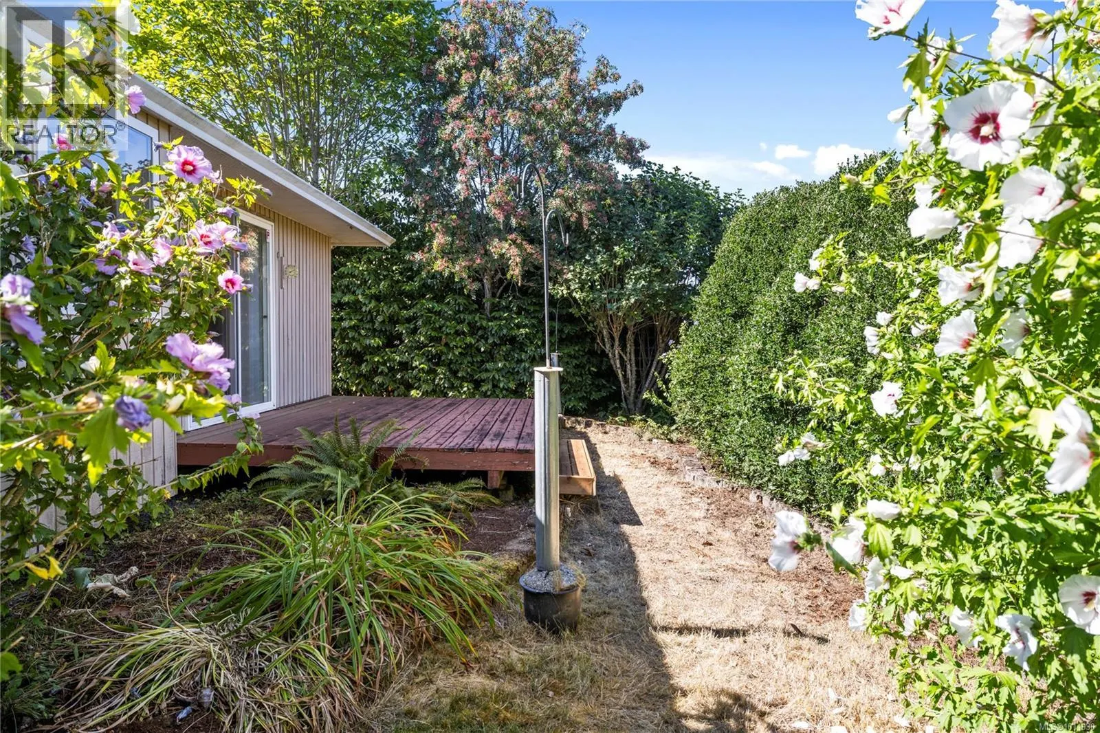 560 Country Club Dr