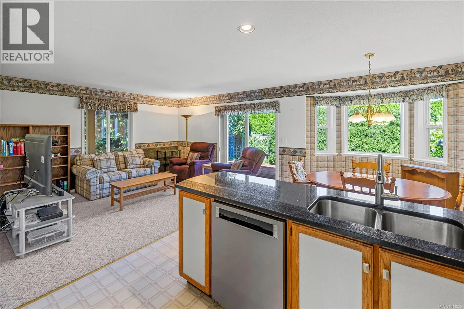 560 Country Club Dr