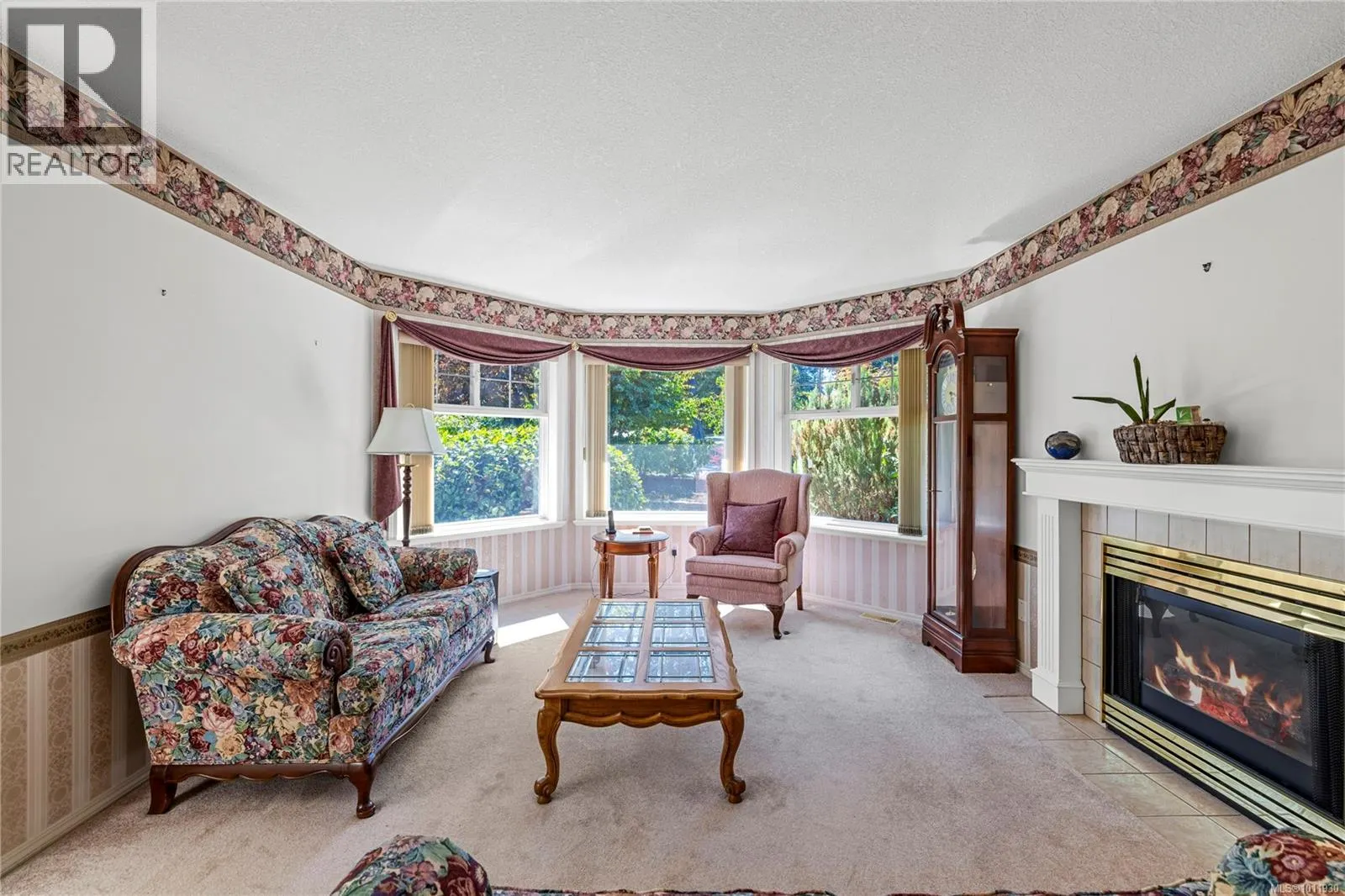 560 Country Club Dr