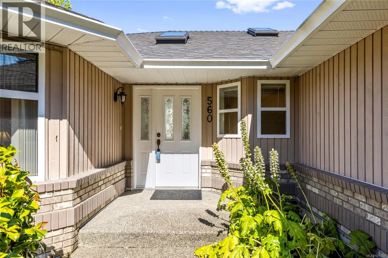 560 Country Club Dr