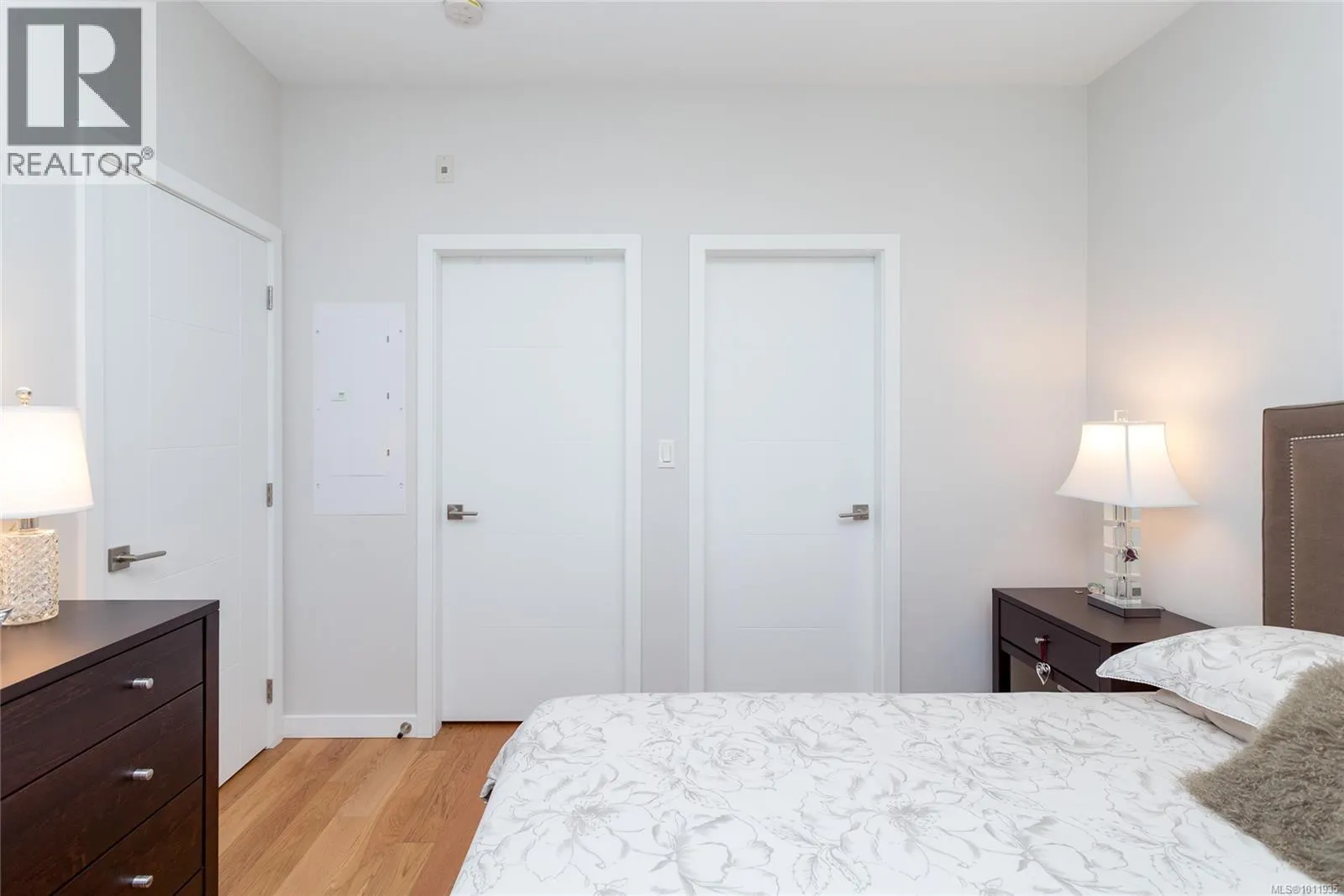 203 1201 Fort St
