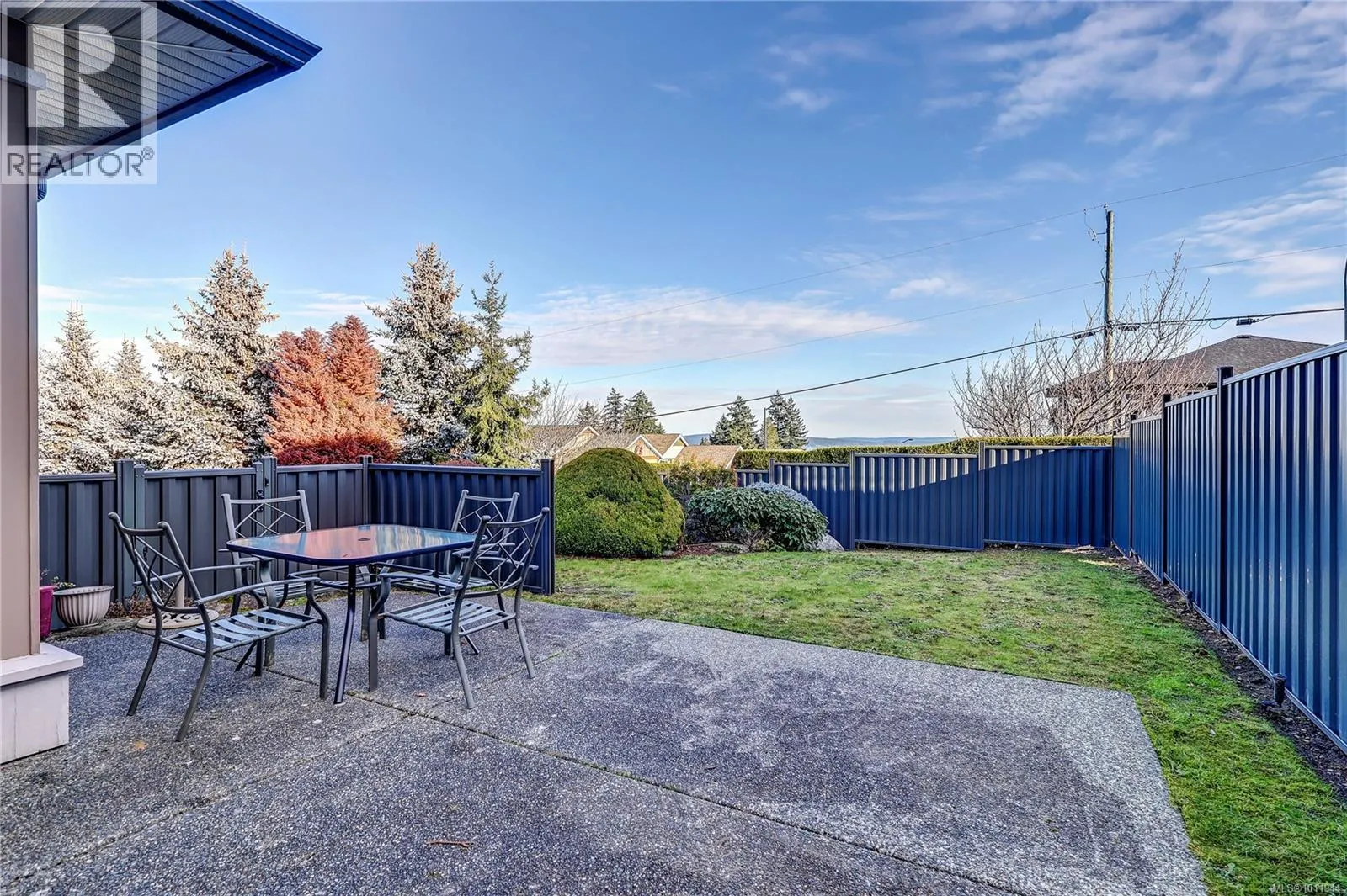 24 500 Russell Rd