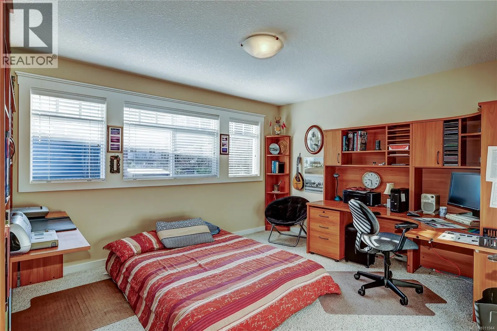 24 500 Russell Rd