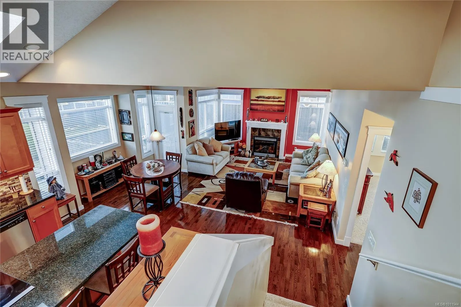 24 500 Russell Rd