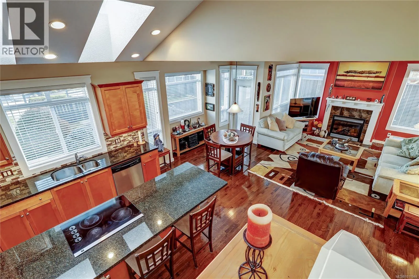 24 500 Russell Rd