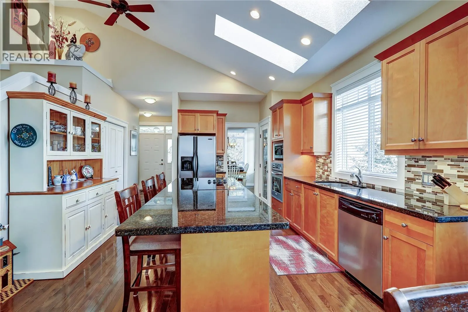 24 500 Russell Rd