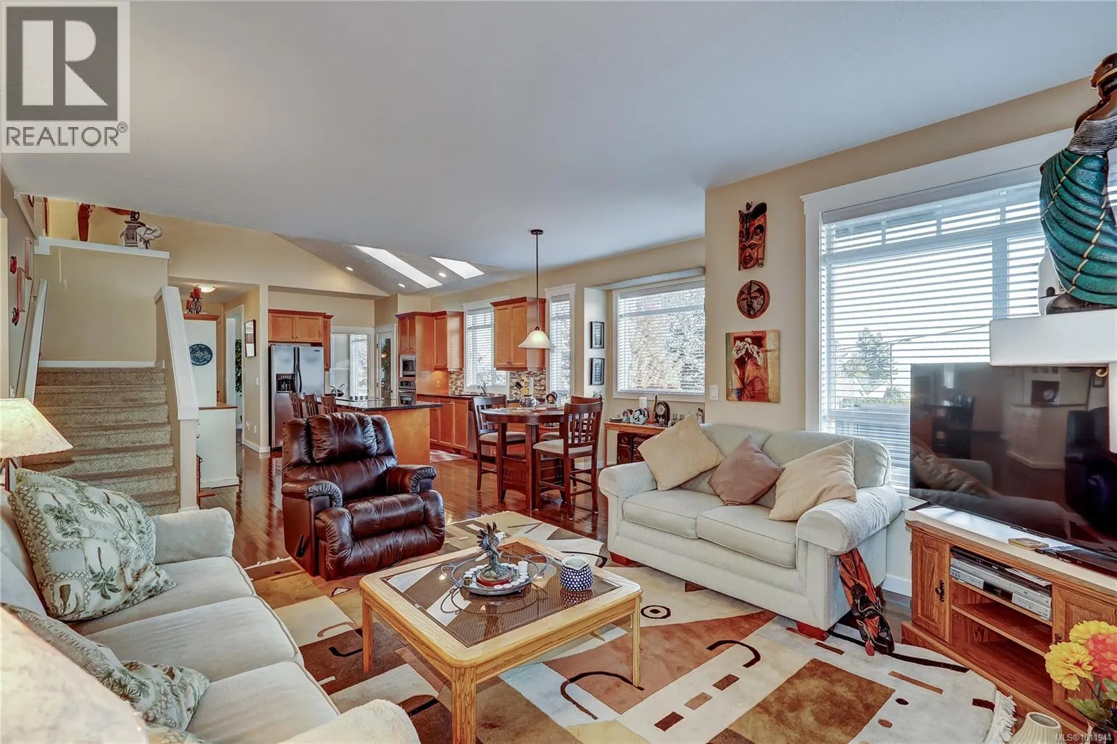 24 500 Russell Rd