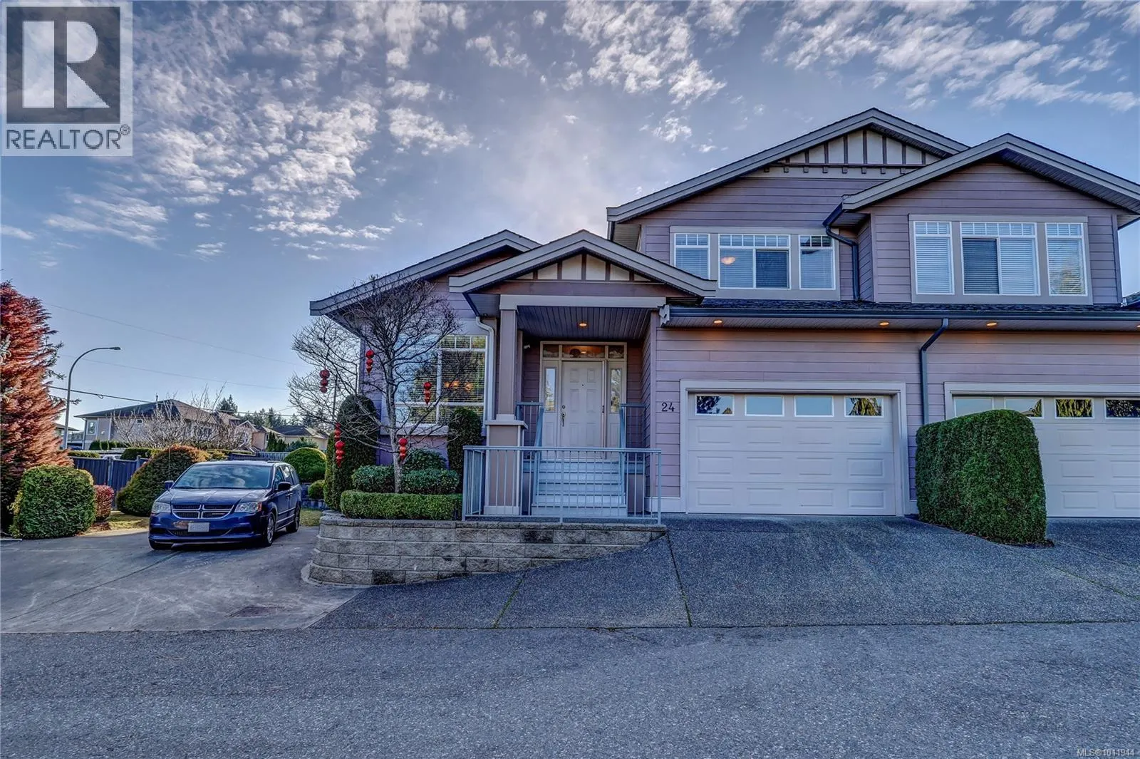24 500 Russell Rd