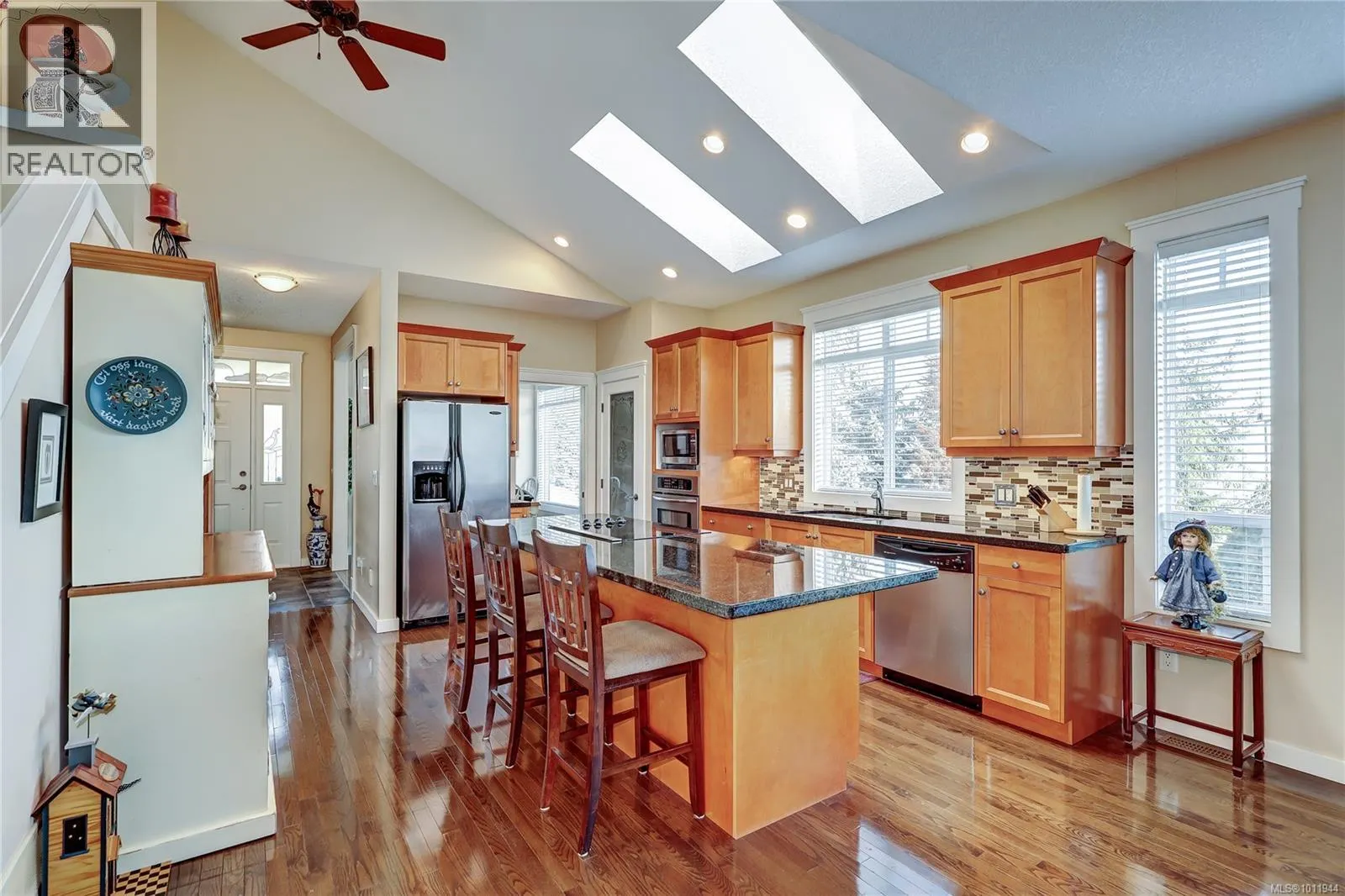 24 500 Russell Rd