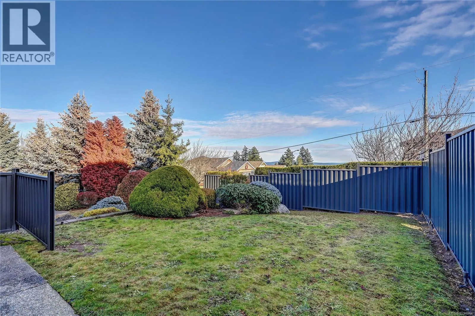 24 500 Russell Rd
