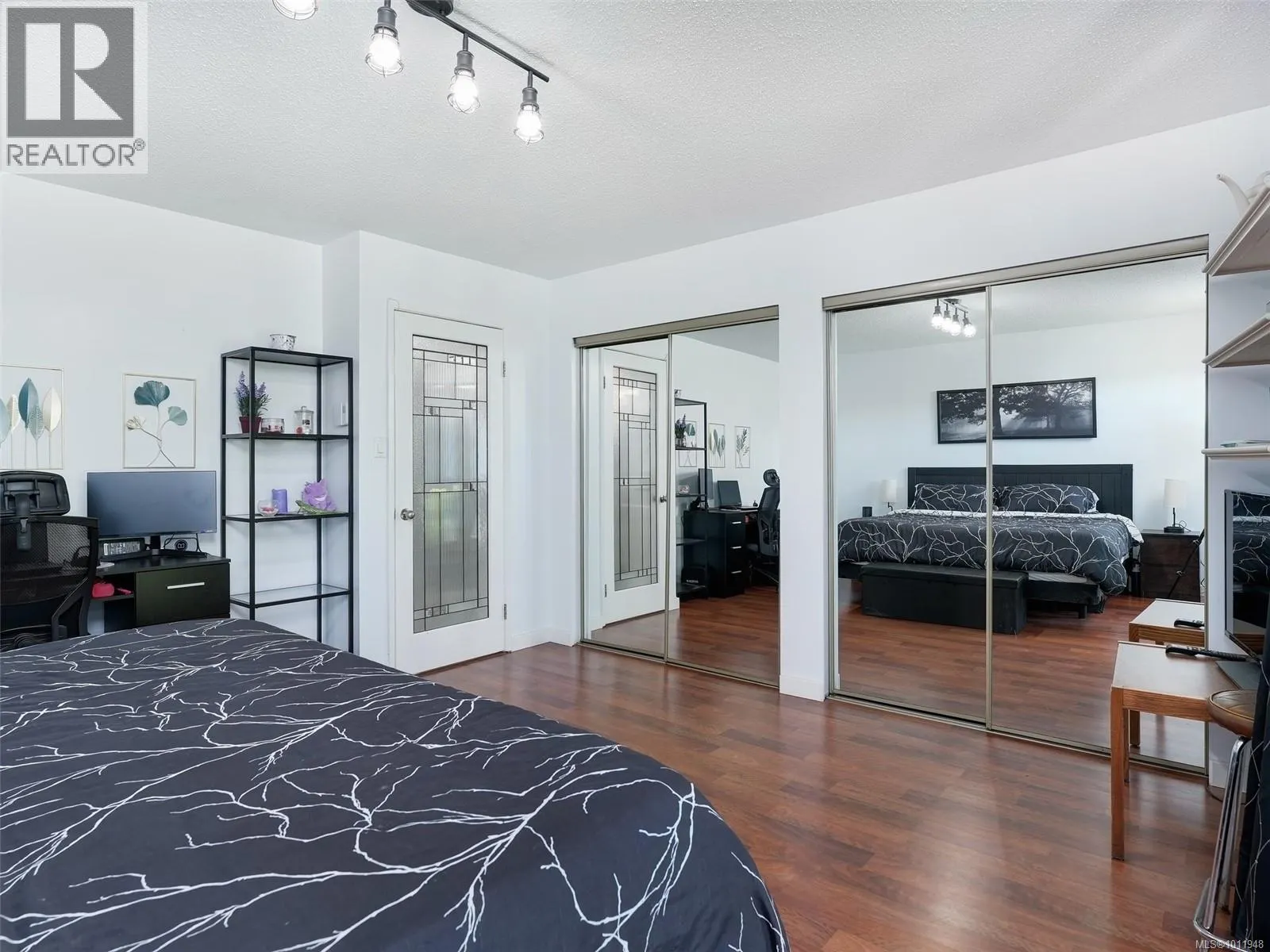 5 6110 Seabroom Rd