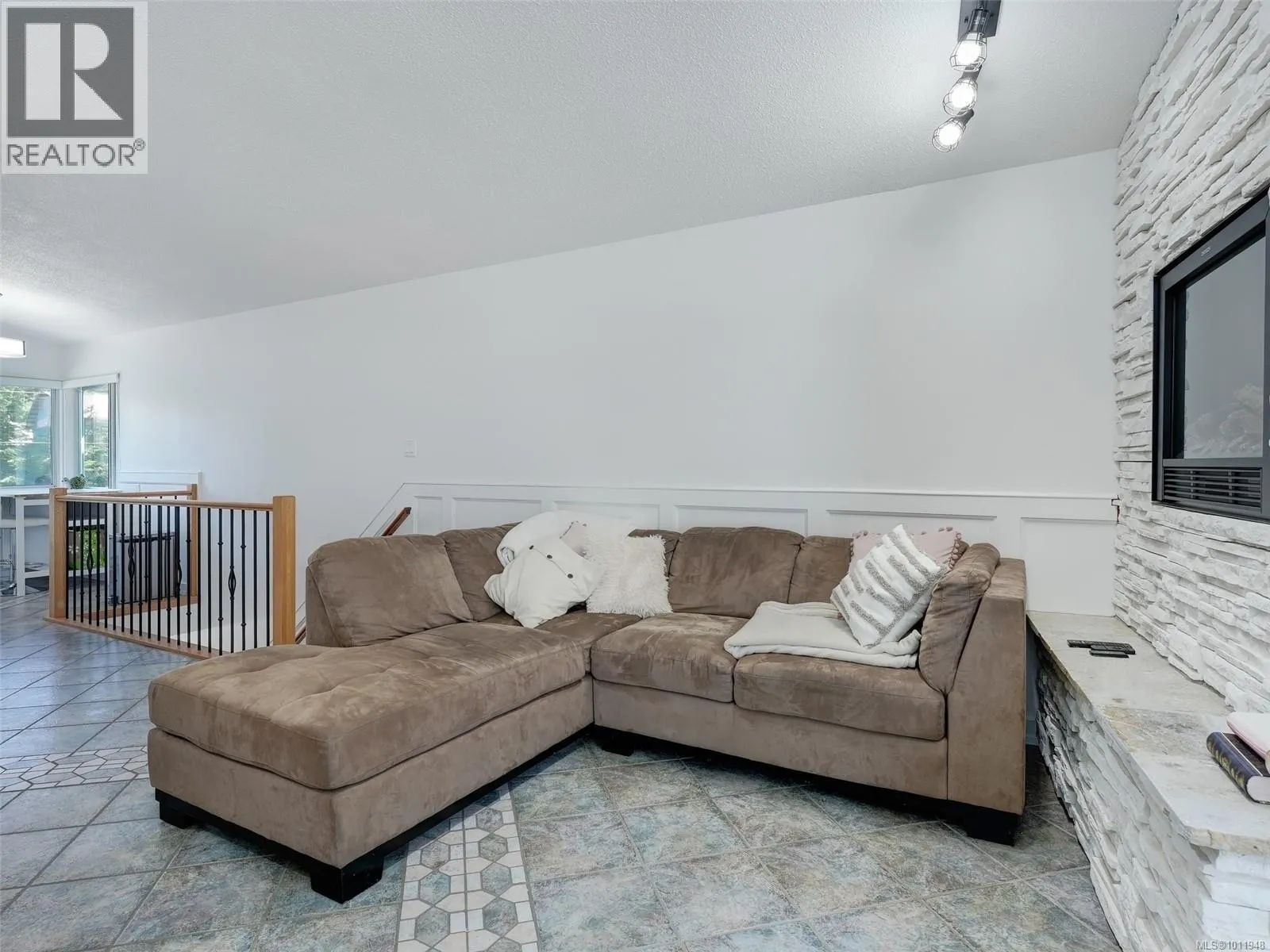 5 6110 Seabroom Rd