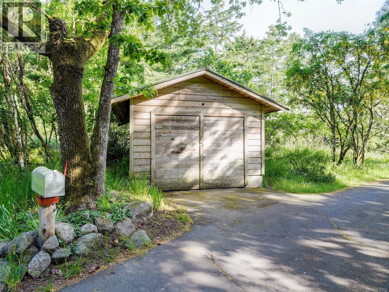 2550 Queenswood Dr