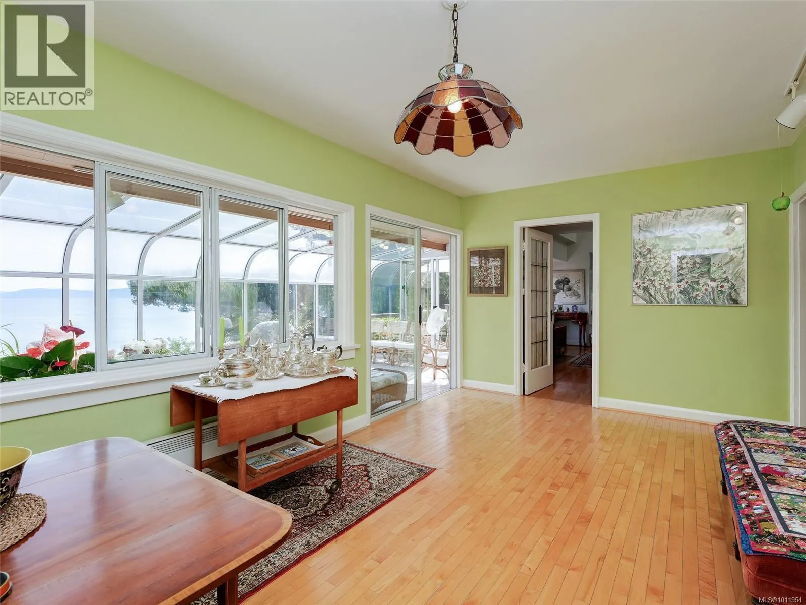 2550 Queenswood Dr