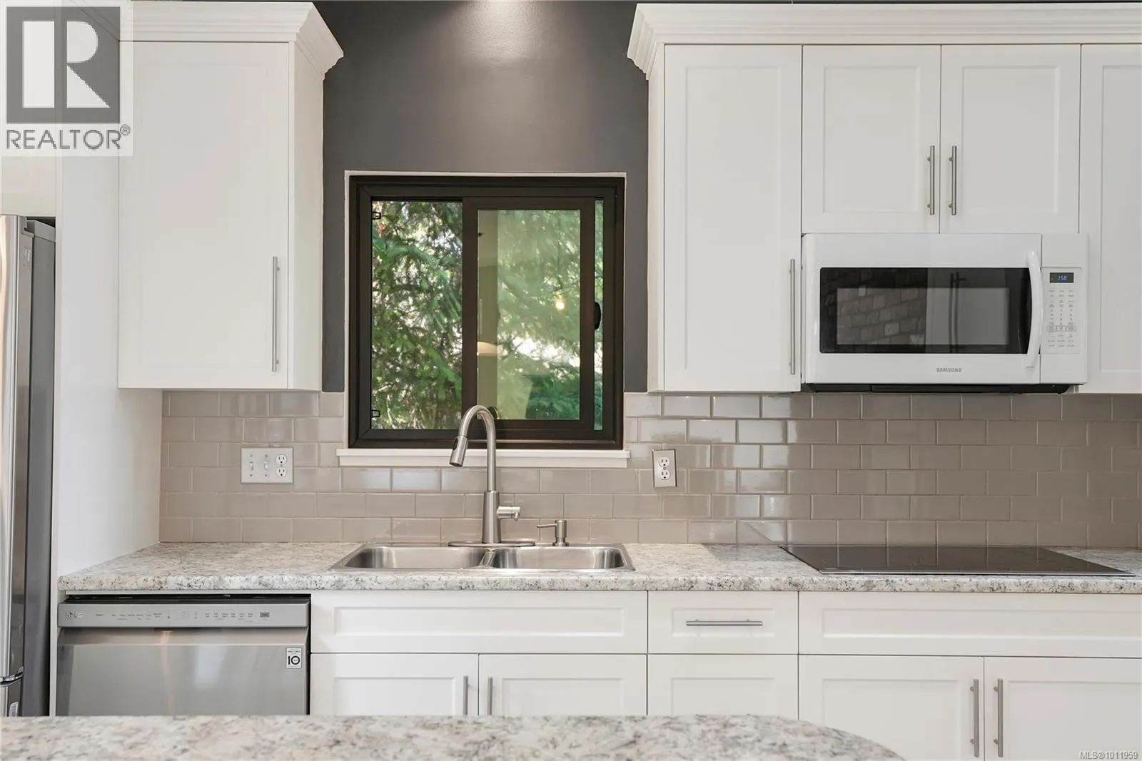 3372 Mary Anne Cres