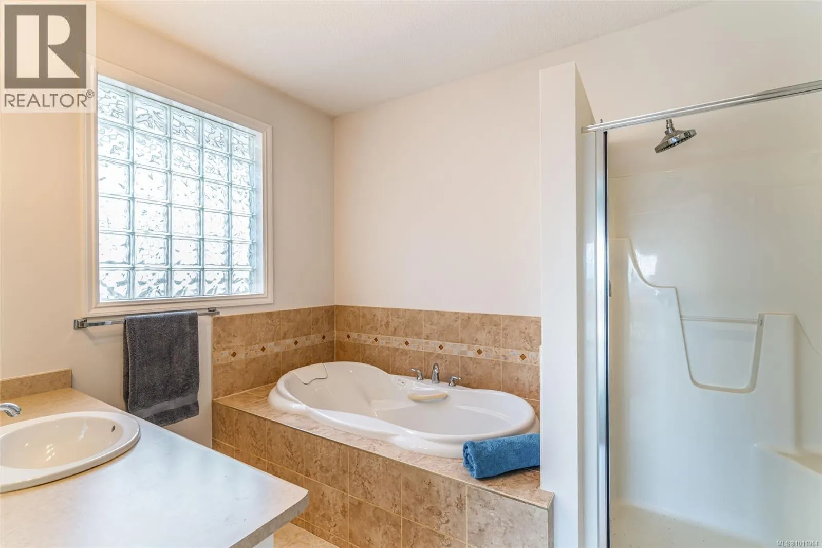 4956 Bella Vista Cres