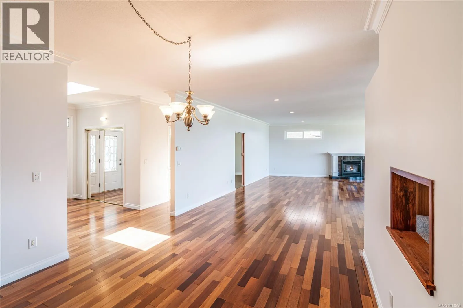 4956 Bella Vista Cres