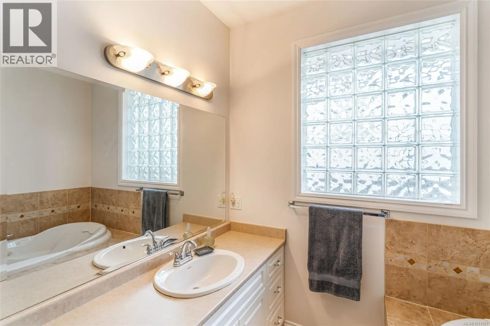 4956 Bella Vista Cres