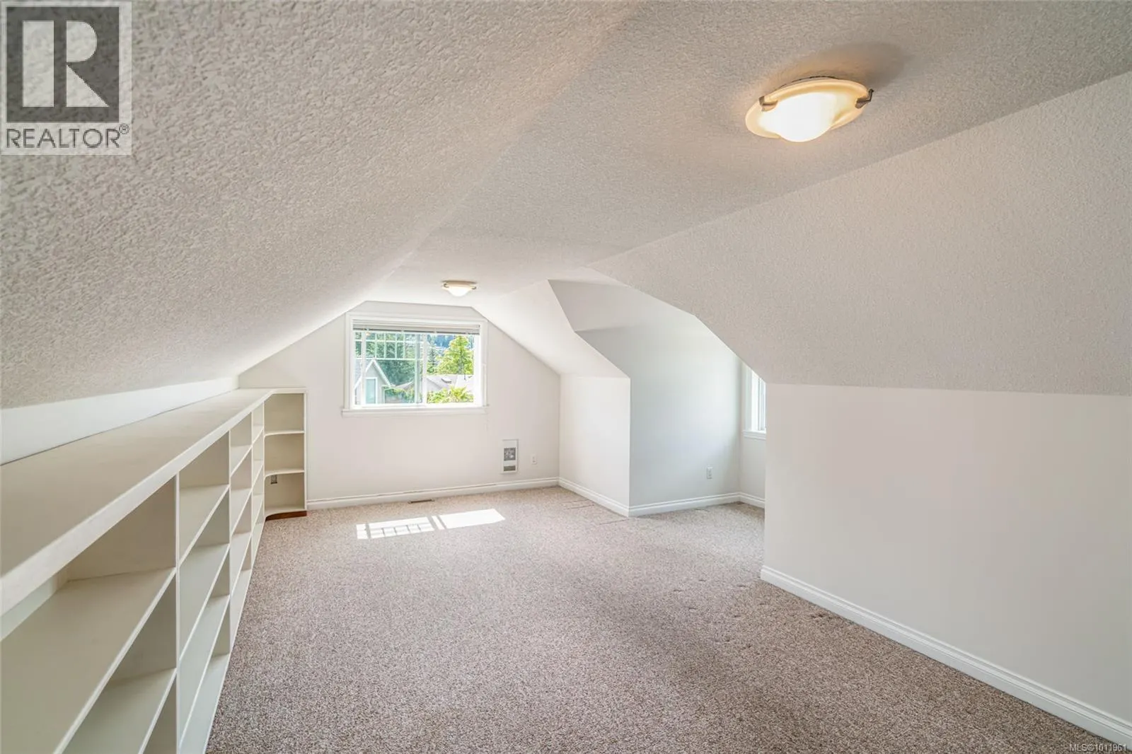 4956 Bella Vista Cres
