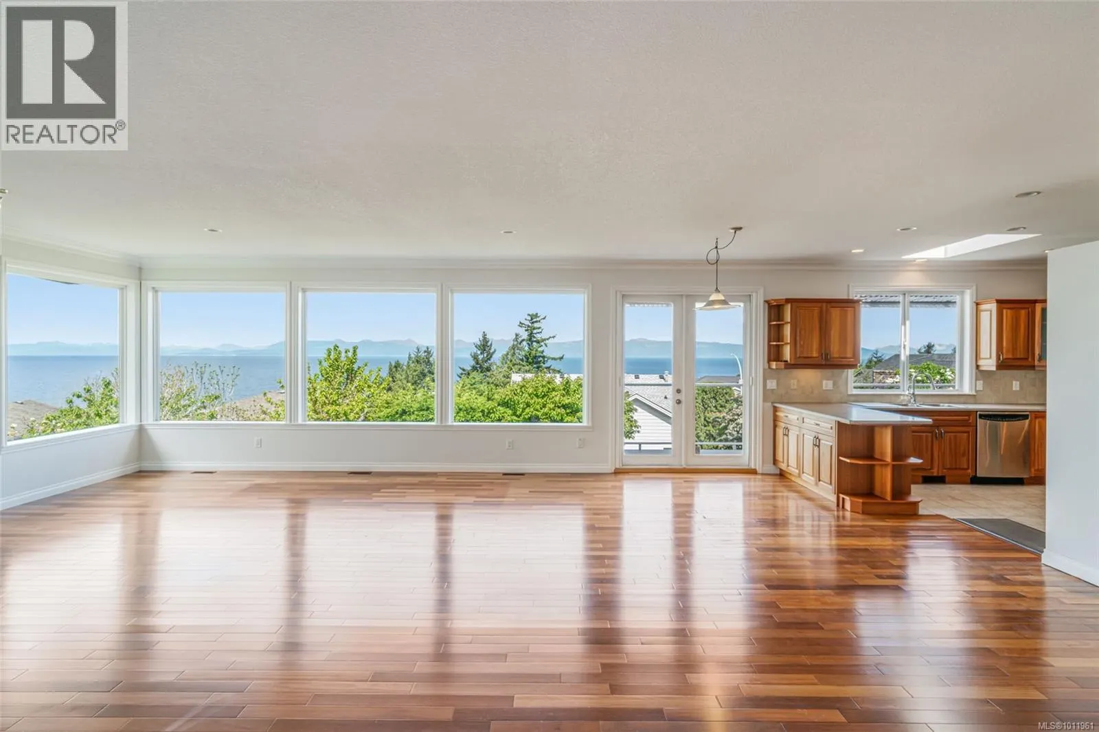 4956 Bella Vista Cres