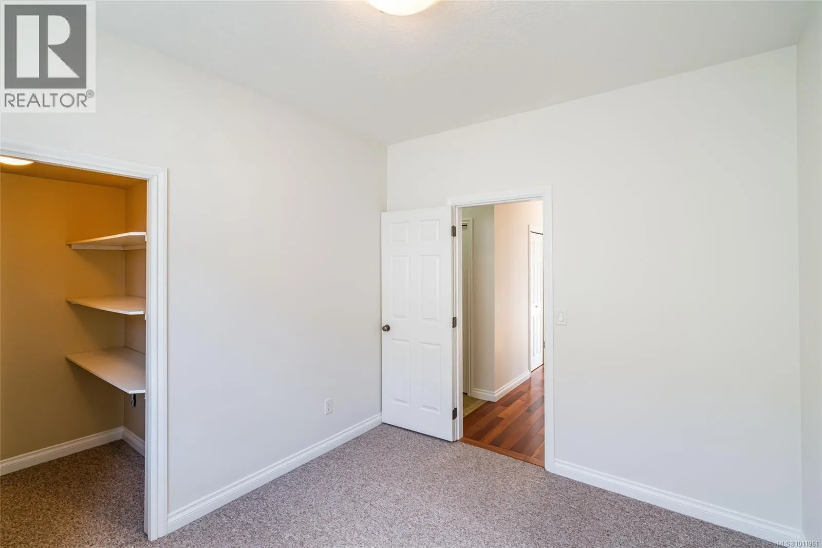 4956 Bella Vista Cres