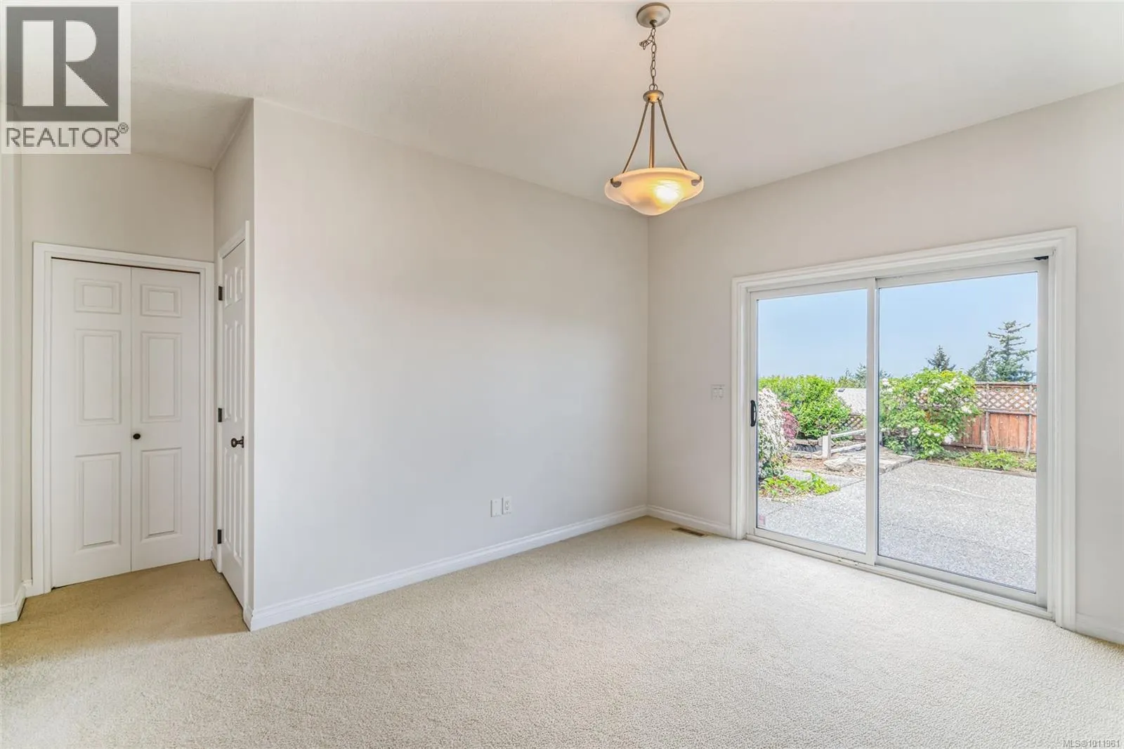 4956 Bella Vista Cres