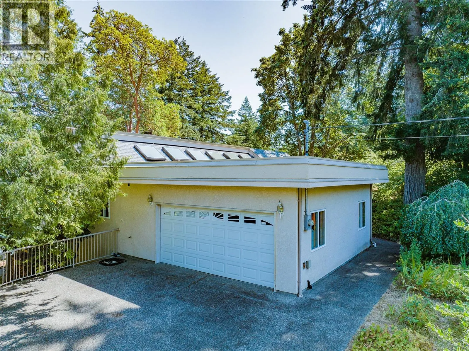 5030 Limberis Dr