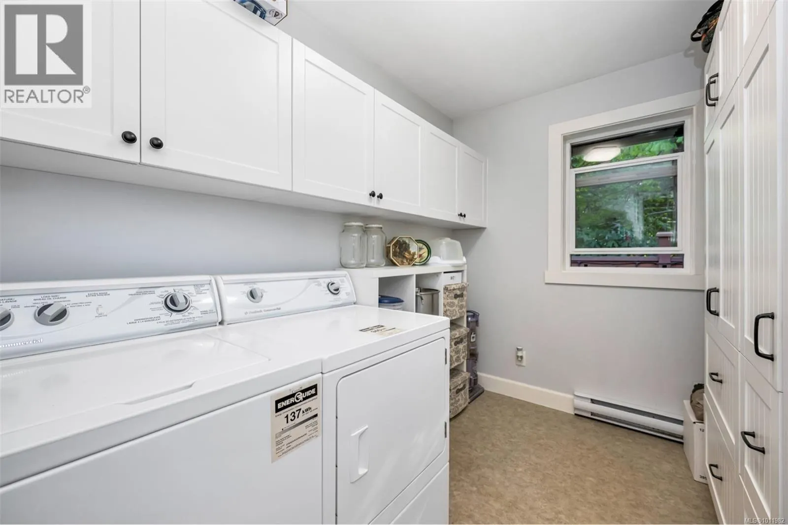 1501 Treetop Close