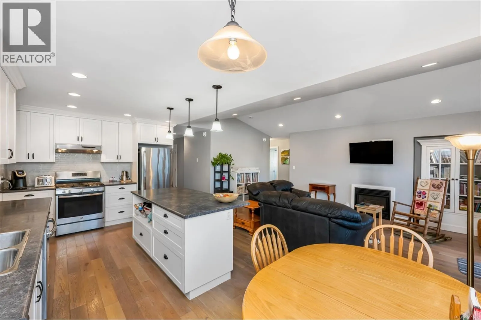 1501 Treetop Close