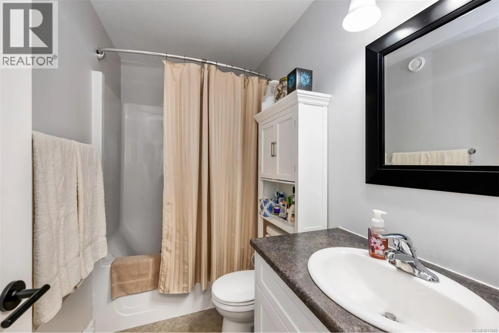 1501 Treetop Close