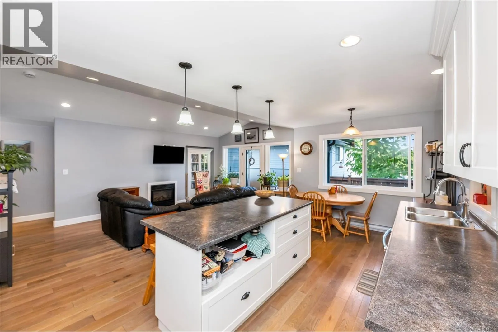 1501 Treetop Close