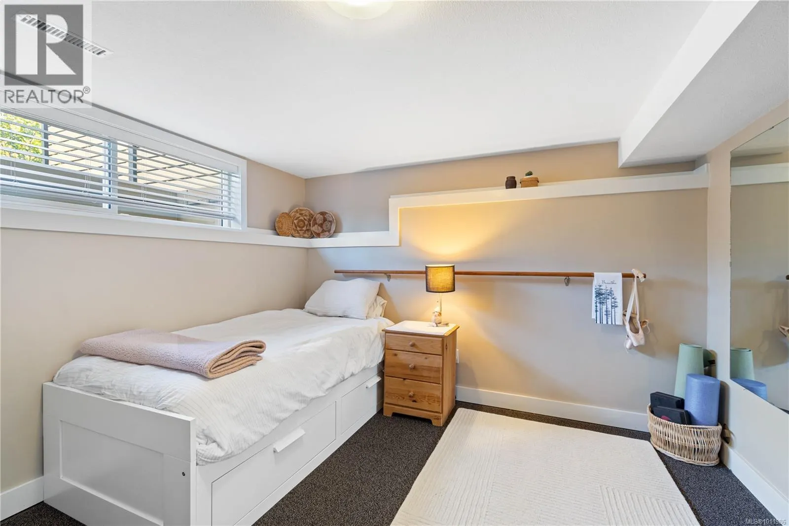 6262 Azure Rd