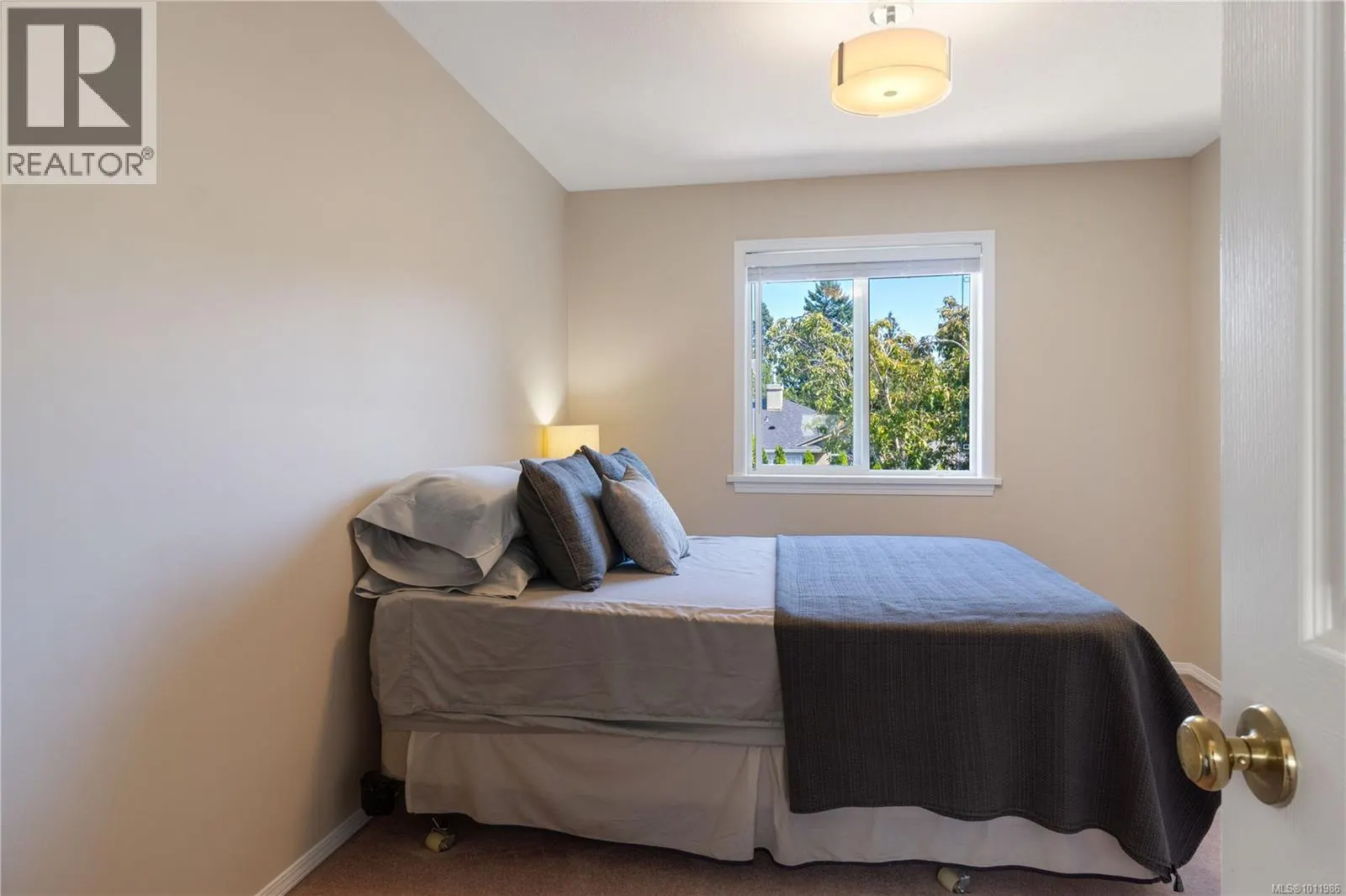 6262 Azure Rd