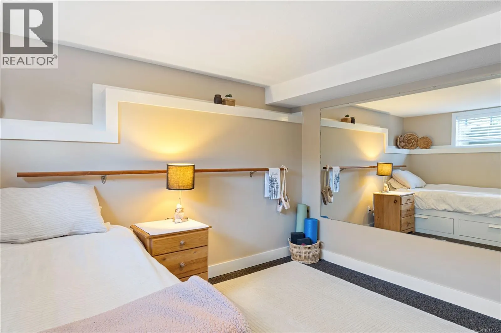 6262 Azure Rd