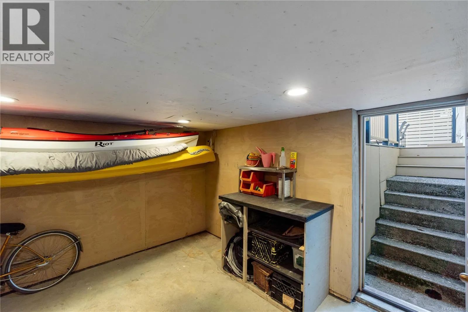 6262 Azure Rd