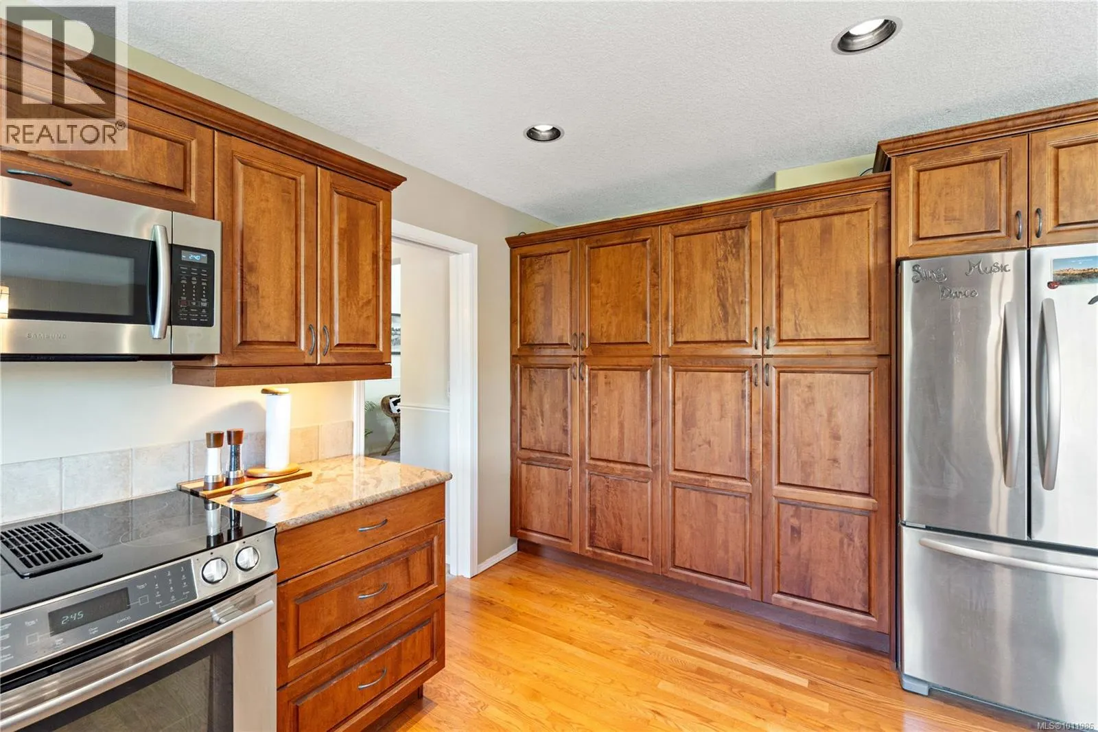 6262 Azure Rd