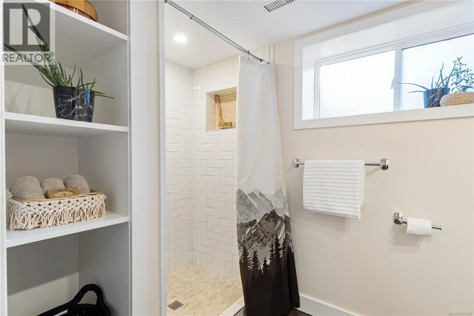 6262 Azure Rd