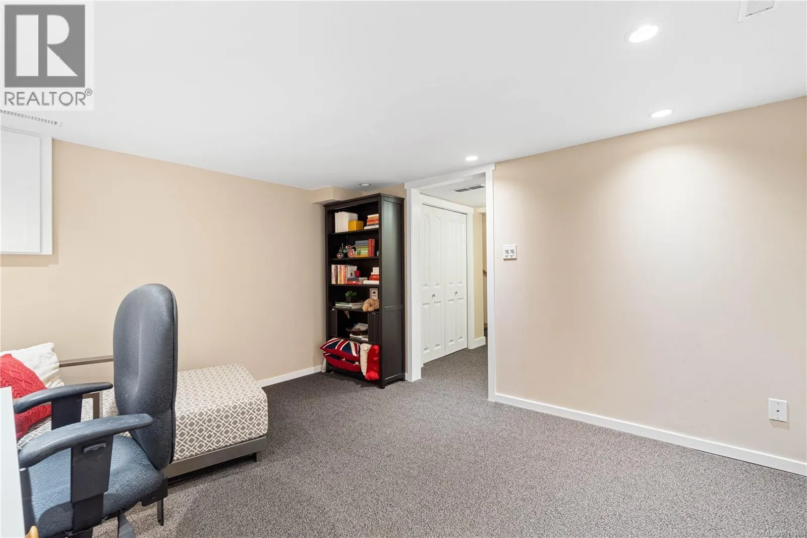 6262 Azure Rd