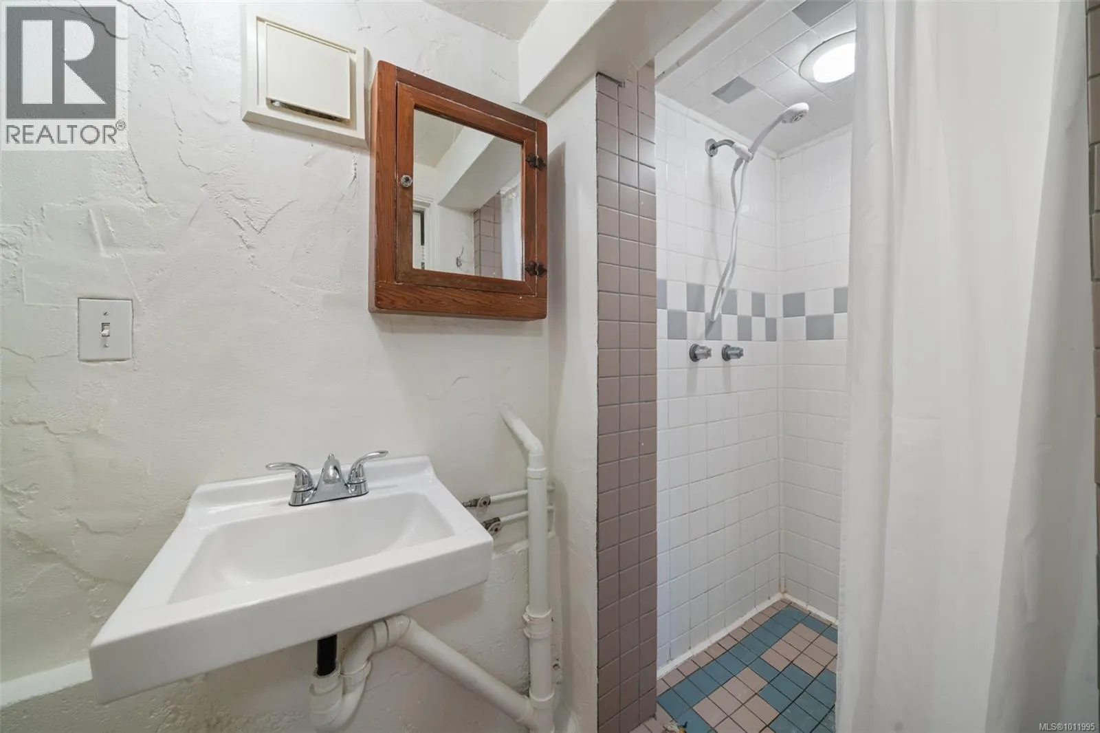 5932 West Saanich Rd