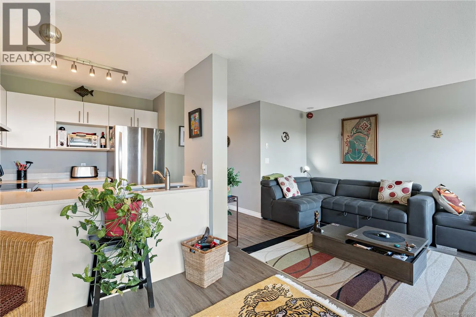 304 9916 Daniel St