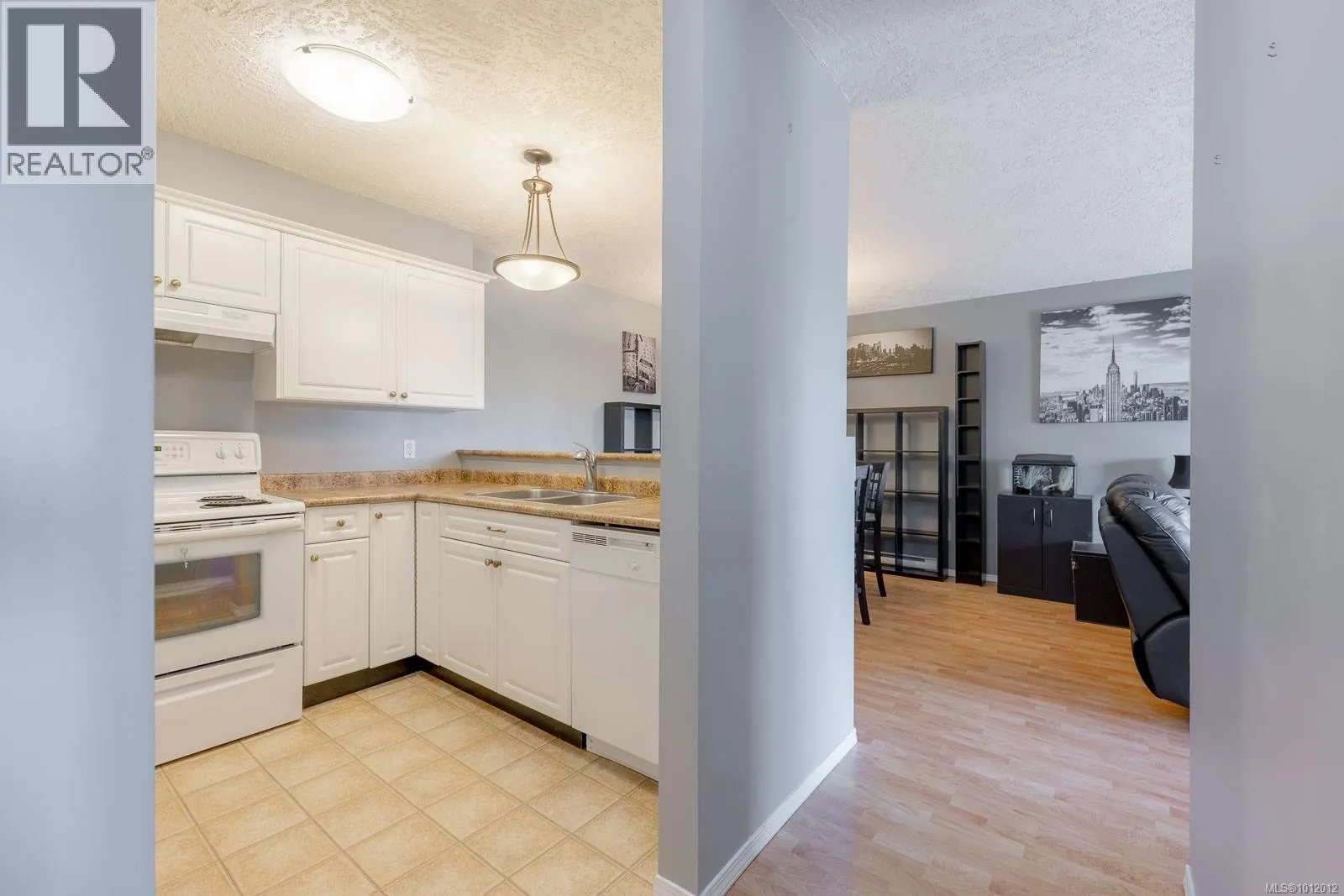 10 8 White St