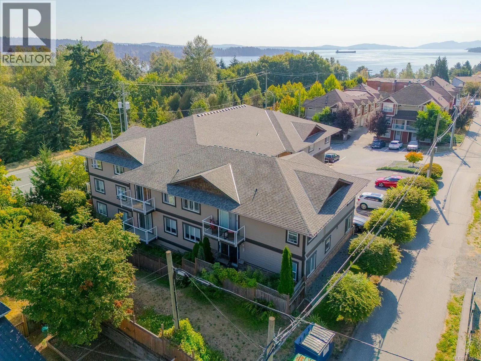 10 8 White St